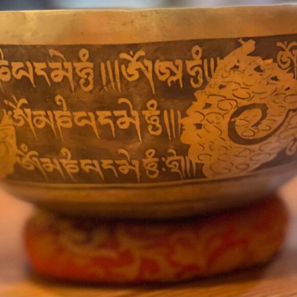 Authentic Hand Made Kalachakra Mandala Tibetan Singing Bowl. - Picture 8 of 10